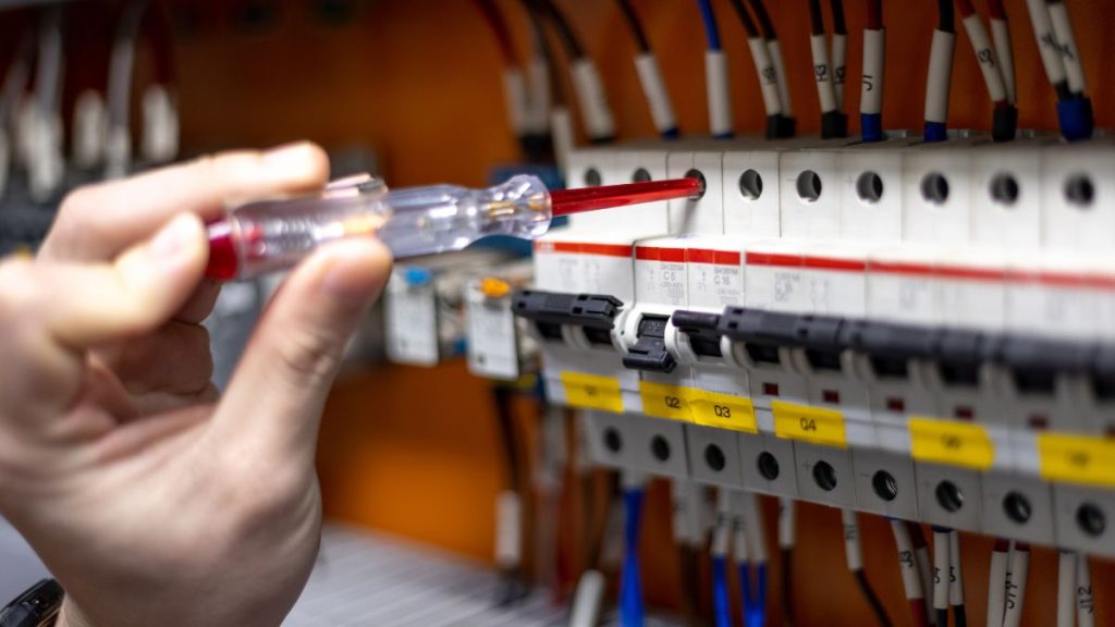 Manutencao de Sistemas Eletricos Garantindo a Durabilidade e Eficiencia